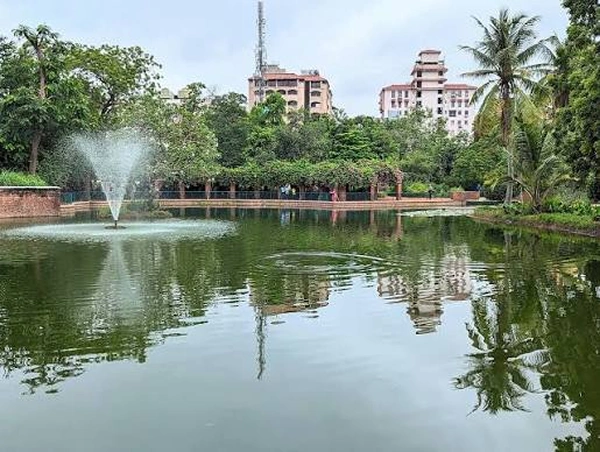 Fountain area of Parimal Gardens